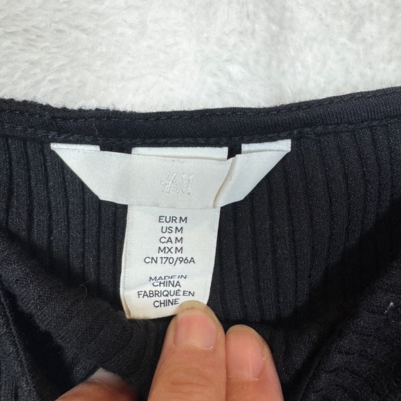 H&M Crop Top Womens Size Medium Black Short Sleeve Y2K Preppy Ribbed Goth - Picture 2 of 9